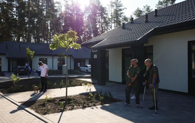 На Київщині створили перше інклюзивне містечко для ветеранів: як воно виглядає (фото)