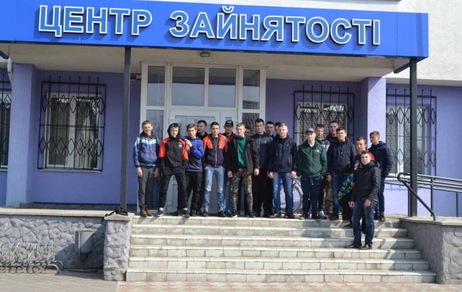 Уровень официальной безработицы в Украине за год вырос на треть