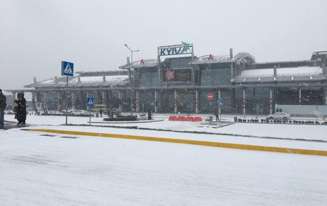 Все рейсы аэропорта "Киев" выполняются по расписанию, несмотря на непогоду