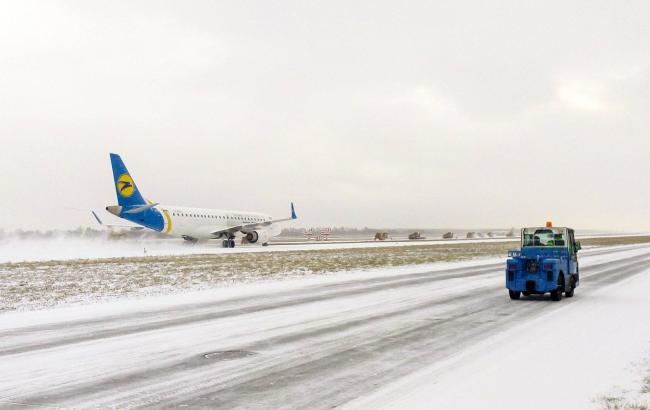 Снегопад в Киеве: аэропорт "Борисполь" работает в штатном режиме