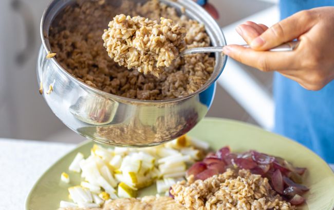 Никогда не делайте это, когда готовите овсянку: результат разочарует