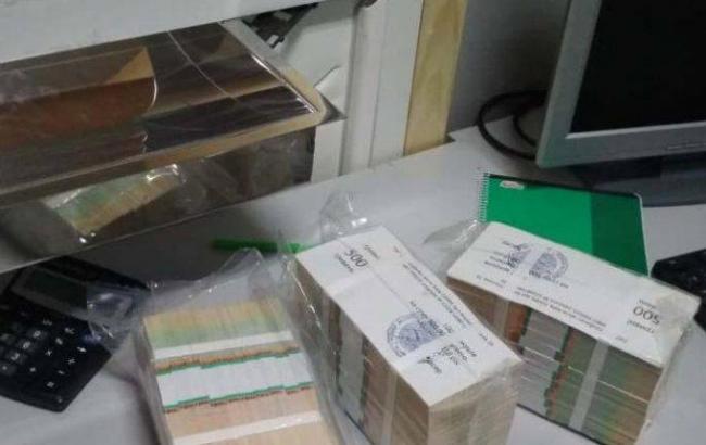 У Києві затримали шахраїв, які намагалися заволодіти 45 тис. доларів