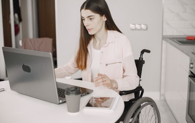 Особлива робота. Які вакансії пропонують людям з інвалідністю і в якій сфері їх найбільше