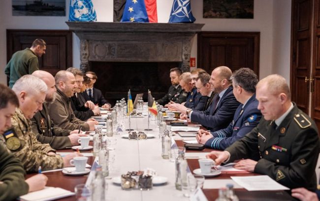 Підготовка пілотів F-16 та виробництво ППО: Умєров зустрівся з міністром оборони Бельгії