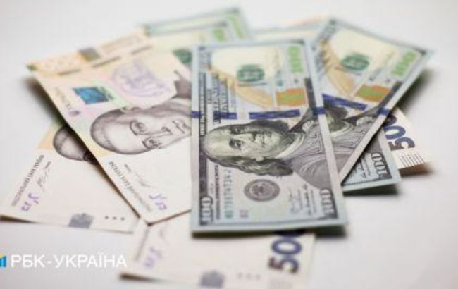 НБУ має ліквідувати "подвійний" валютний курс для макроекономічної стабільності, - аналітики