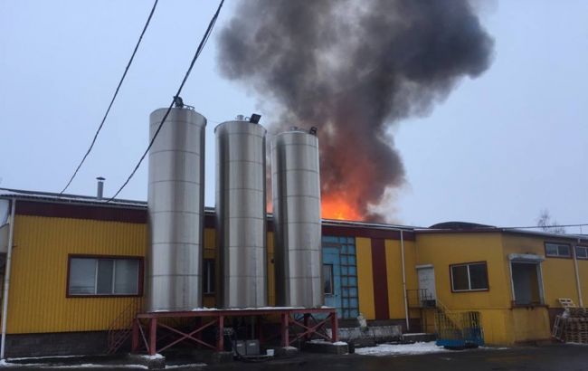У Вінницькій області горить маслозавод