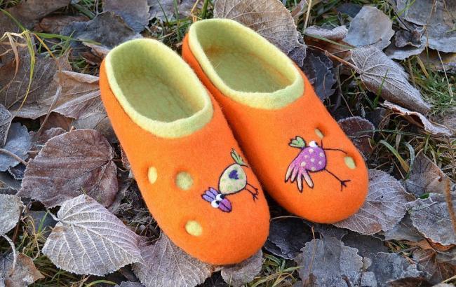 Работа в тёплых тапочках и халате