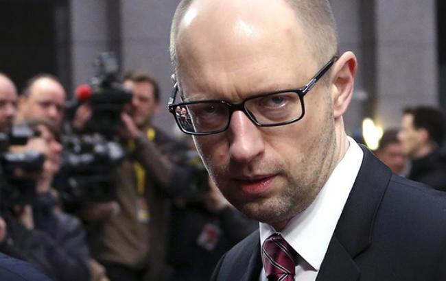 Яценюк провел разговор с российским премьером