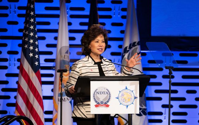 В США в отставку ушел первый министр после беспорядков возле Капитолия