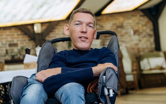 Больного СМА активиста Назария Гусакова подозревают в мошенничестве: что известно