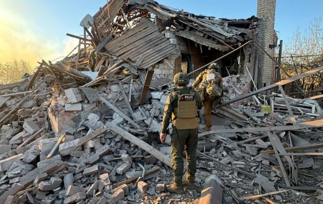 Россияне второй раз за день ударили авиабомбами по Константиновке, есть погибшие (фото)