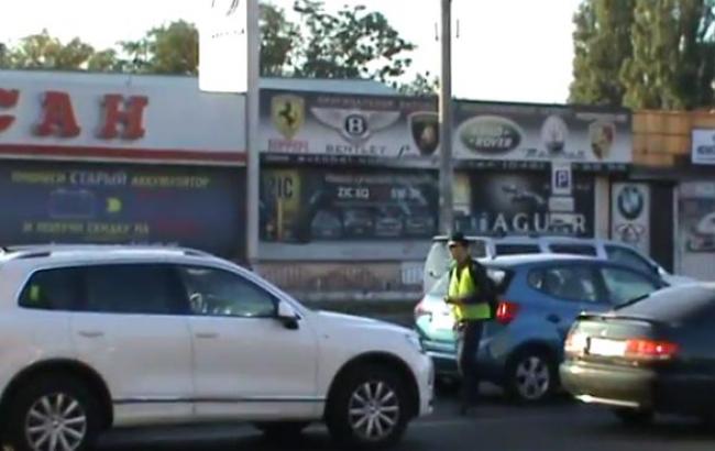 ГАИшники Одессы агитируют за кандидата на перекрестке