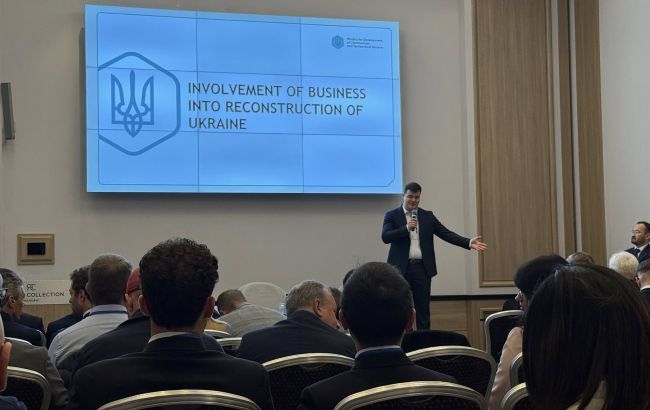 Украинского эксперта не пустили на конференцию по концессии порта Черноморск в Варшаве: что известно