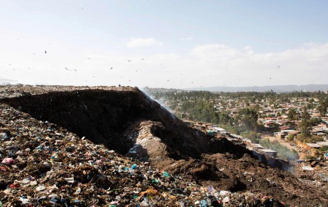 Число жертв оползня на свалке в Эфиопии достигло 65