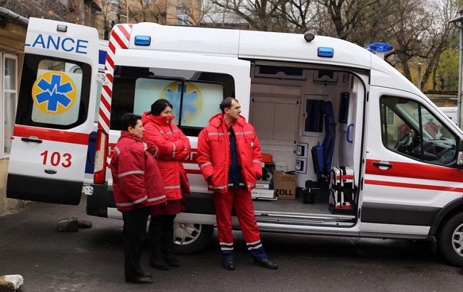 В Житомире рекламный баннер обрушился на детей