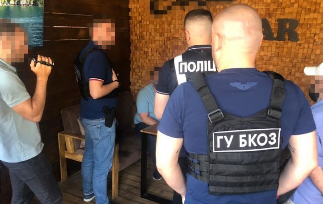 "Зарабатывали" почти 1 млн гривен ежемесячно. В "Укрзализныце" разоблачили коррупционную схему