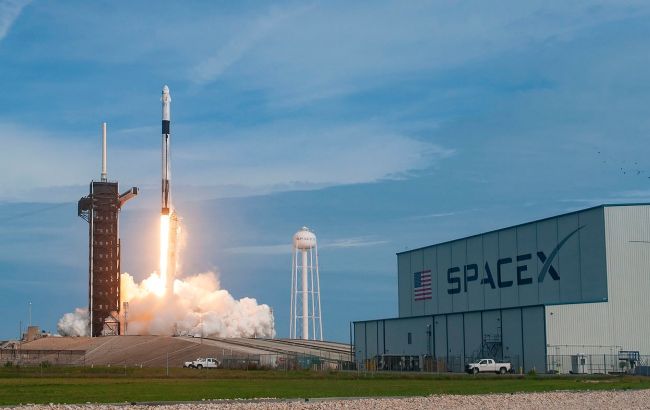 NASA отложило первый контрактный полет Crew Dragon к МКС