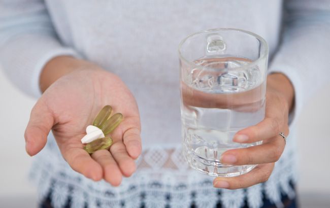 Не тратьте деньги: эти популярные витамины для волос вредят