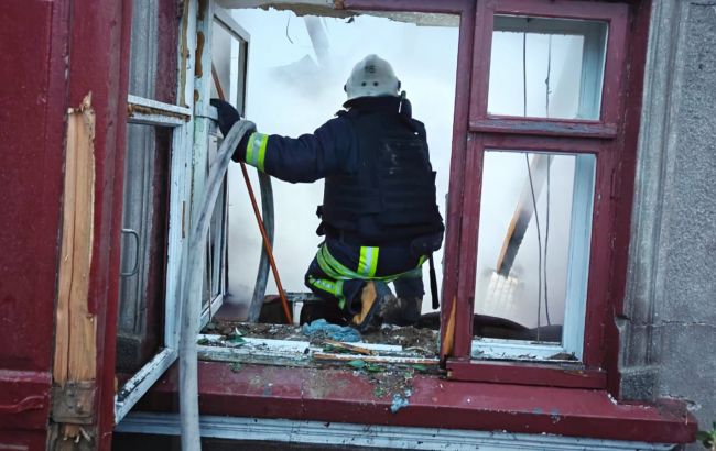 Одещину атакували дрони РФ: пошкоджено будинки та пожежну частину, є постраждалий (фото)