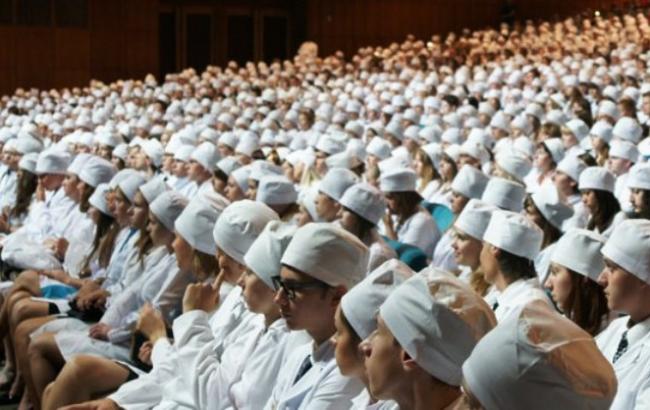 Вступники на медичні спеціальності мають подолати 150-бальний поріг ЗНО