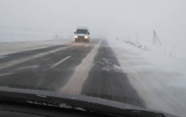 Из-за непогоды в Украине еще в одной области ограничено движение транспорта