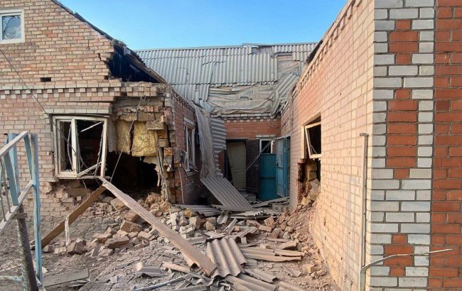 Окупанти обстріляли Нікополь із важкої артилерії, постраждала жінка