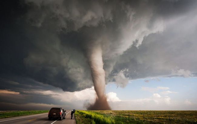 На популярный курорт обрушился жуткий смерч: фото и видео разрушительной стихии