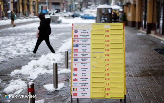 Долар дешевшає наприкінці року: обмінники виставили нові курси валют
