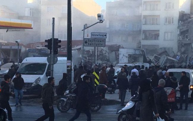 В Стамбуле рухнуло здание, есть жертвы