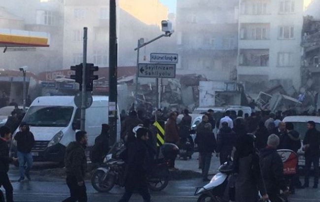 Обрушение дома в Стамбуле: погибли два человека