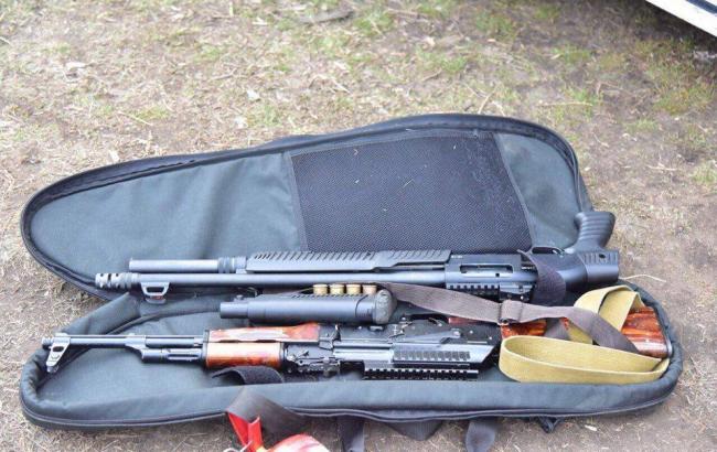 Блокада Донбасса: полиция опубликовала фото изъятого у активистов оружия