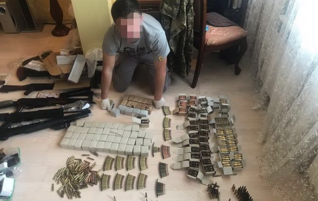 В Киеве СБУ изъяла большое количество оружия и боеприпасов
