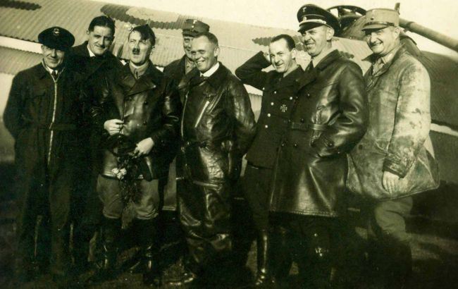 В России обнародовали архивные данные о последних днях Гитлера в бункере