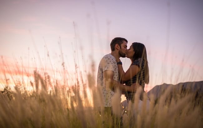 Сколько нужно времени паре, чтобы влюбиться? Ученые назвали точное время