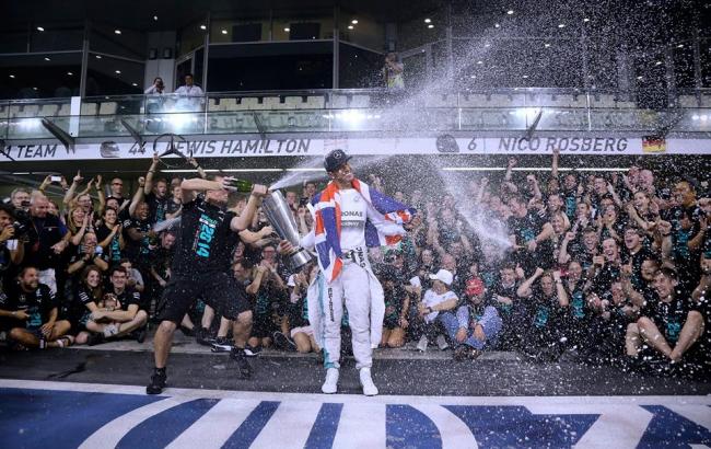 Гонщик Льюис Хэмилтон стал спортсменом года по версии ВВС