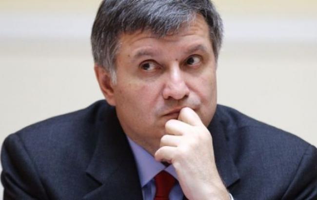 Яценюк поручил Авакову провести кадровые чистки в МВД