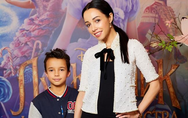 Катерина Кухарз сином відвідала прем'єру фільма "Лускунчик і чотири королівства"