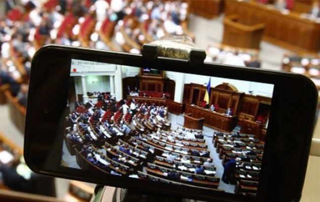 Турчинов разрешил свободный доступ к открытым заседаниям Рады