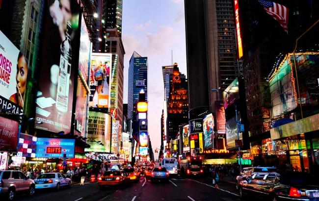 В Нью-Йорке машина врезалась в прохожих на Таймс-сквер, один погибший