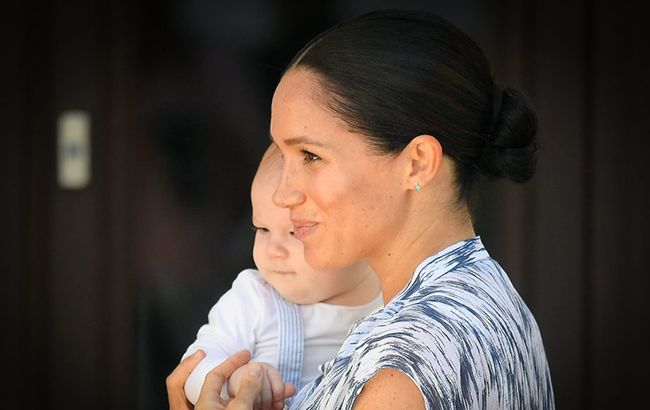 Подержала на руках Арчи: Меган Маркл приняла тайного гостя