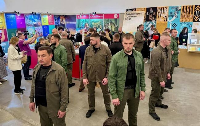 Зеленський був на "Книжковому Арсеналі" з посиленою охороною: в УДО назвали причину