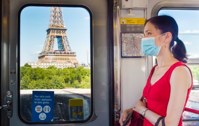 Во Франции вводят комендантский час