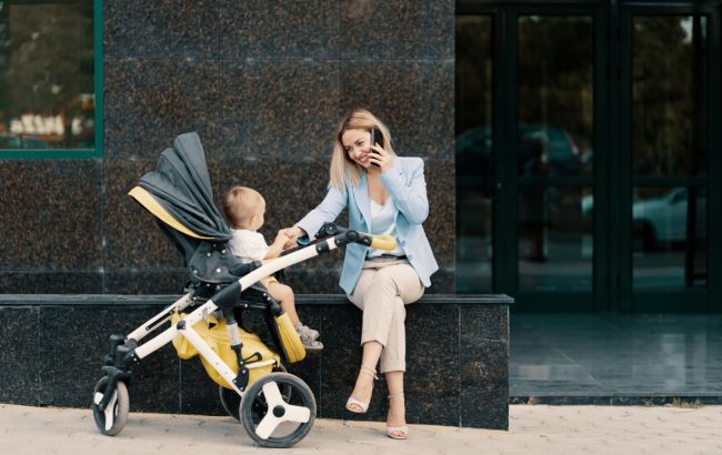 Допомога одинокій матері чи батьку: скільки нараховують на дитину і як отримати виплати