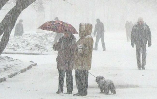 Синоптики попереджають про сильні снігопади в Україні 13 листопада