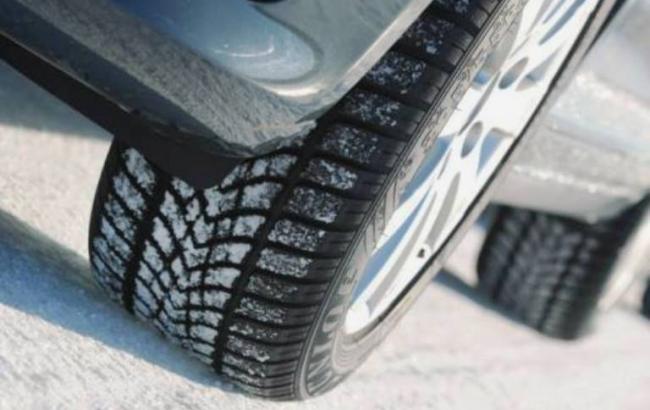 В "Укравтодоре" водителям напомнили о необходимости сменить шины