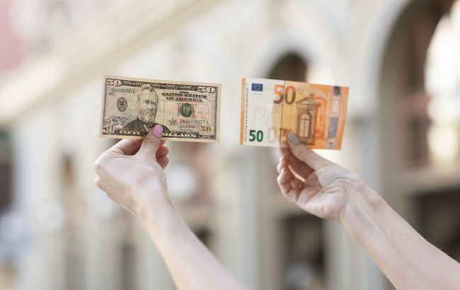 Худший месяц с начала года: торговая сделка с США обвалила курс европейской валюты