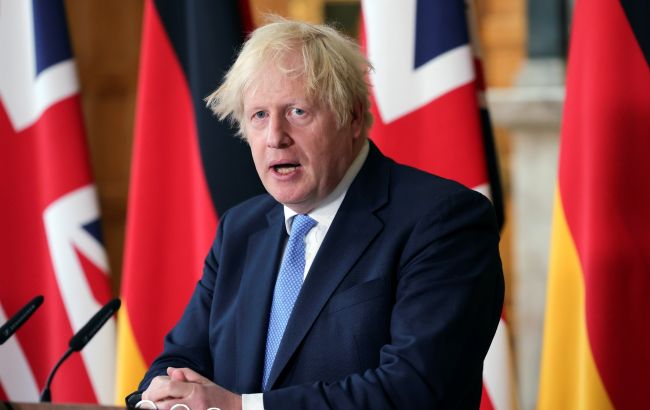 Британия отменяет обязательный масочный режим. Следующий шаг - снятие ограничений