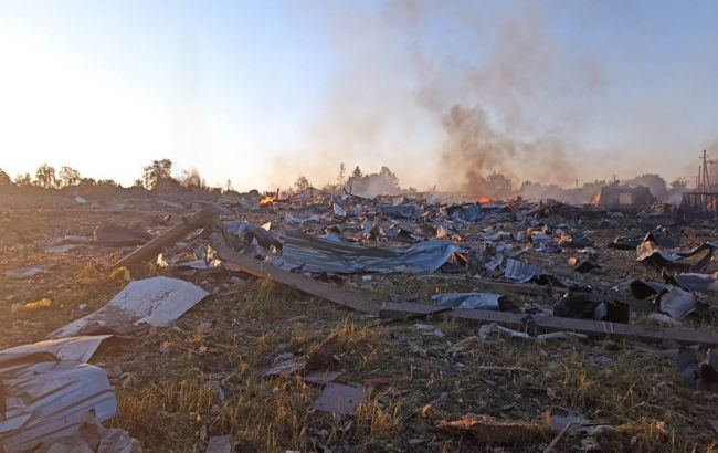 Повреждены электросети: на Житомирщине взрыв оставил сотни людей без света