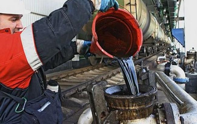 Цена нефти Brent в 2015 году может достигнуть 58,3 долл./баррель, - опрос Reuters