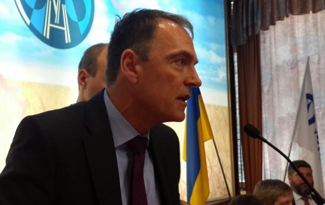 Яценюк требует от набсовета "Укрнафты" немедленно подписать контракт с Роллинзом